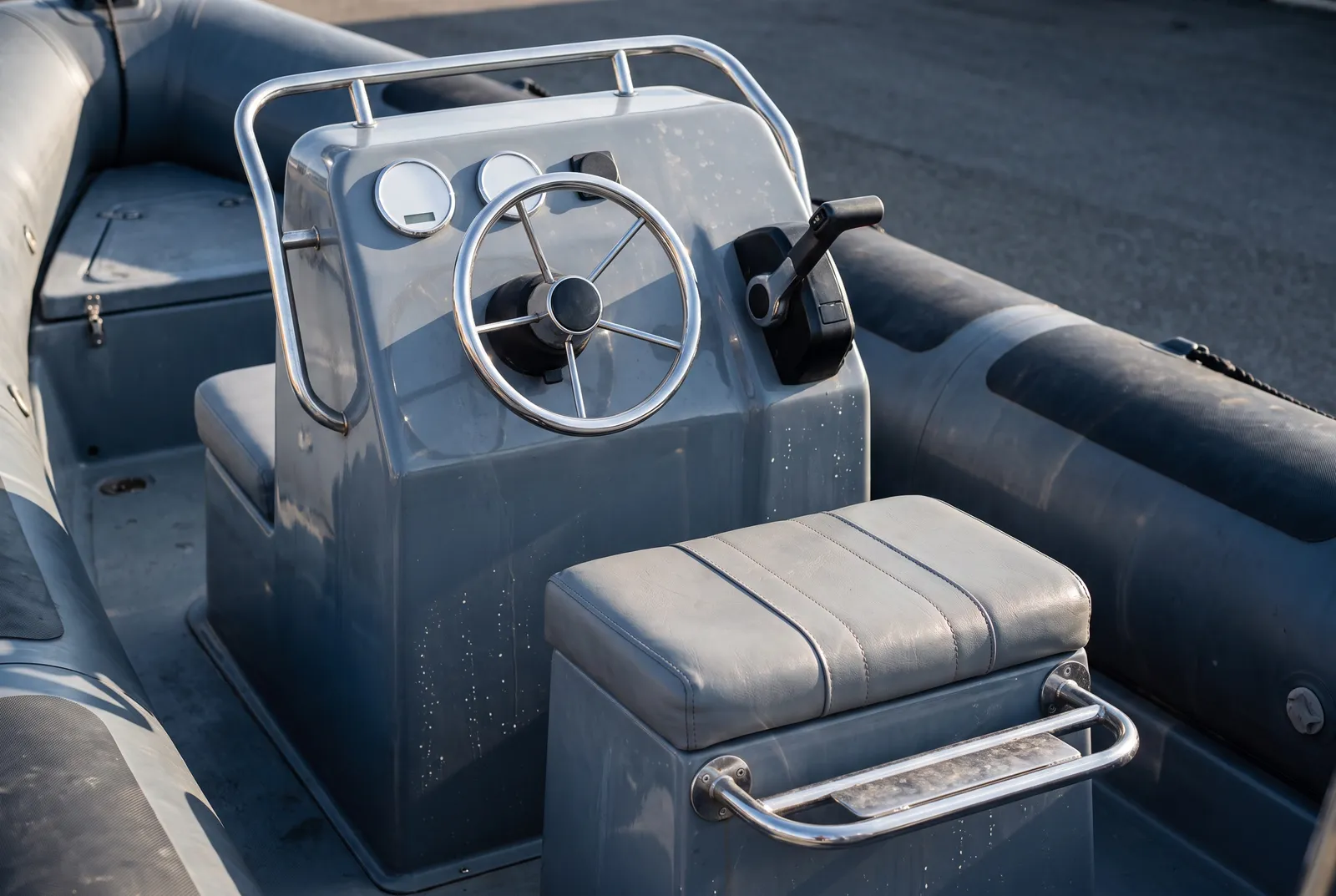 Detail van een Rubberboot en RIB RIB