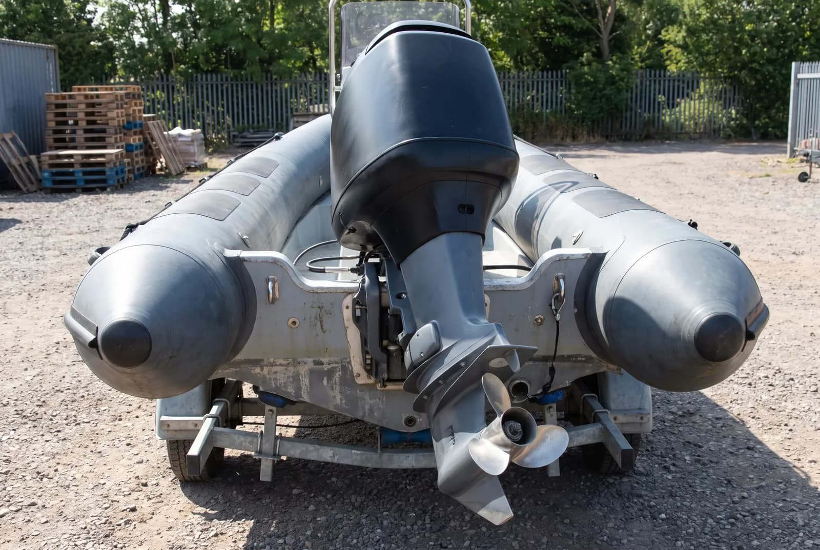 Rubberboot en RIB De buitenboordmotor