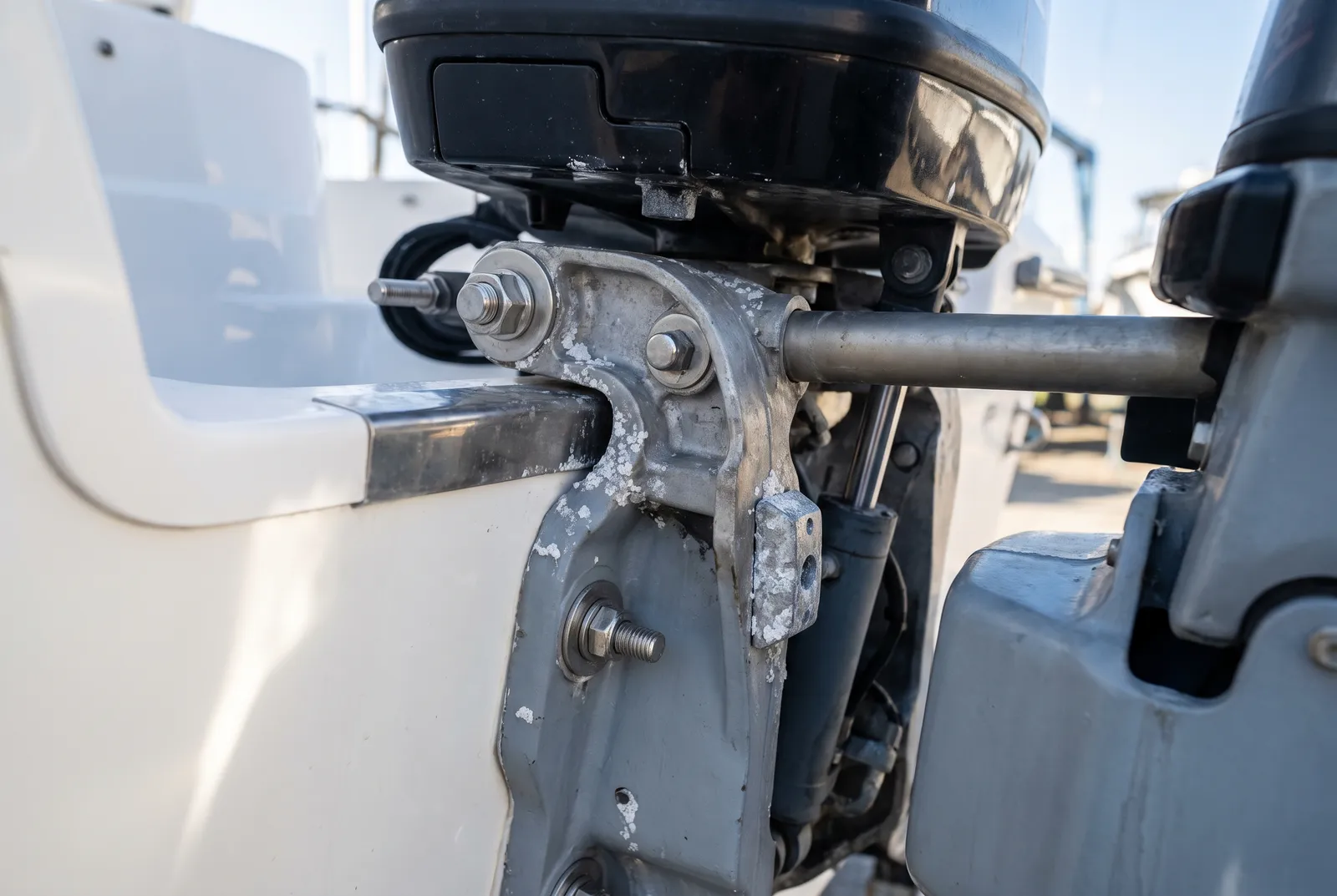 Detail van een Boston Whaler Buitenboordmotor