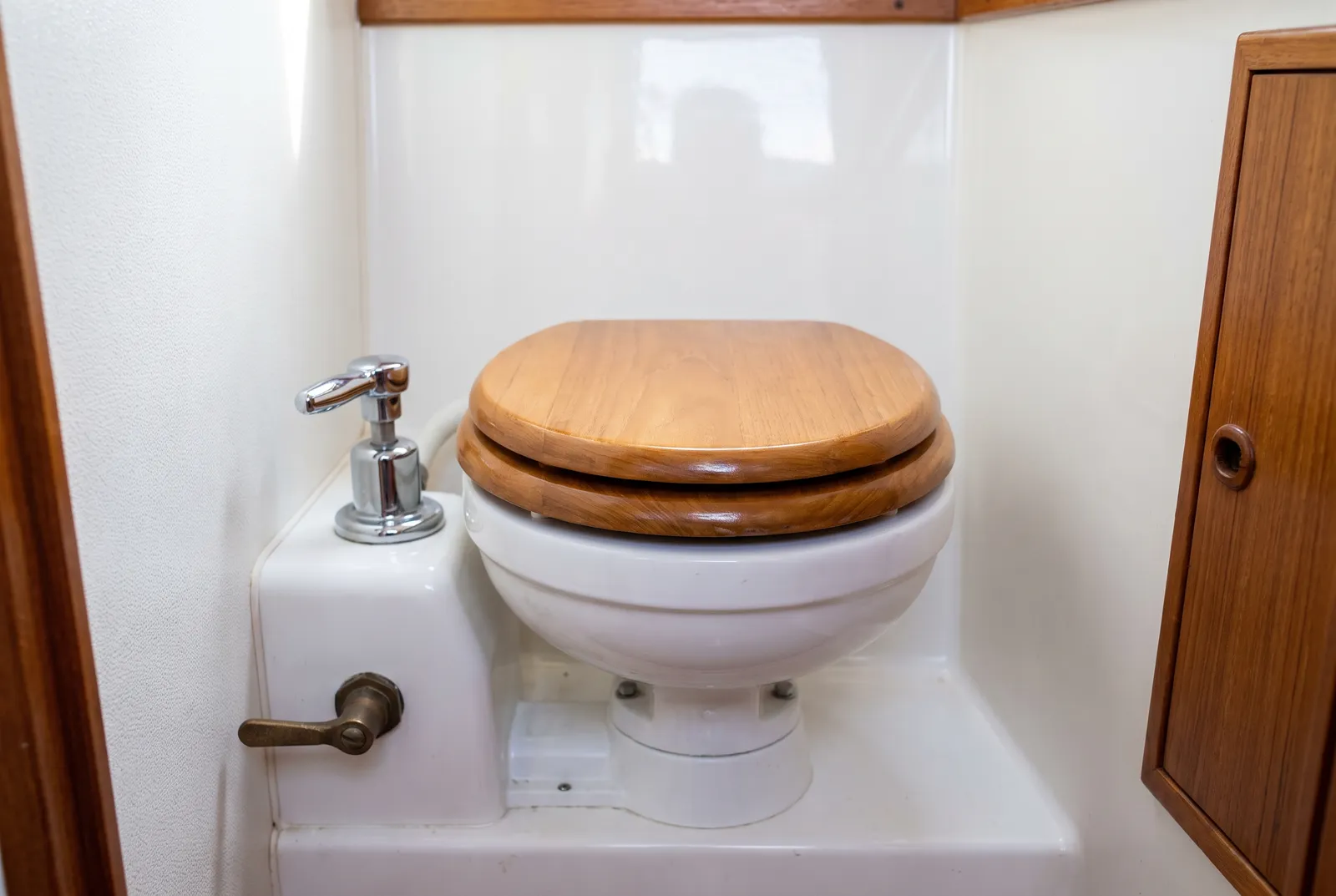 Detail van een Regal Toilet en douche